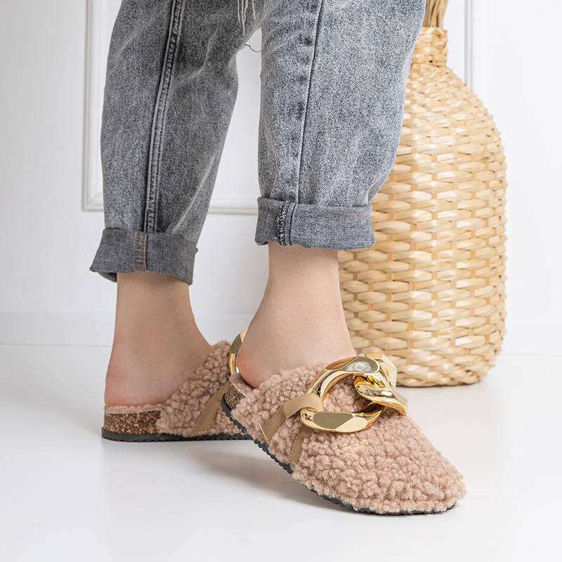 Papuci de damă maro deschis cu palton și lanț din piele de oaie Juka – Pantofi Dama imagine noua 2022