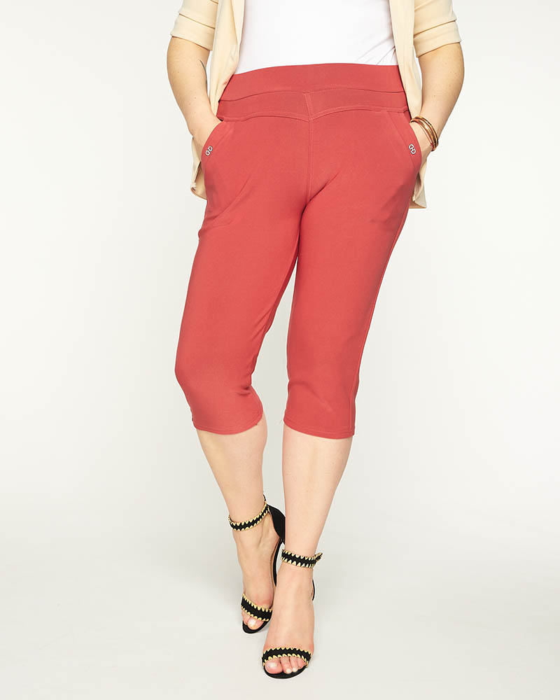 Pantaloni scurți din țesătură 3/4 PLUS SIZE Coral pentru damă - Îmbrăcăminte