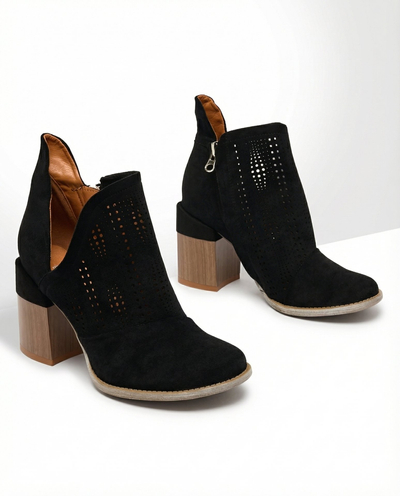 Royalfashion Cizme de postav ajurat în negru Revivela