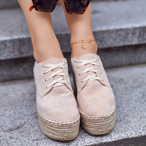 OUTLET Pantofi bej cu pană Jakaia - Pantofi