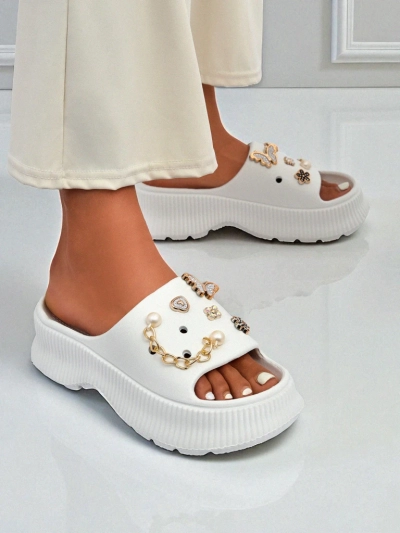 Royalfashion Sandale de damă din cauciuc cu ornamente Slash Glam