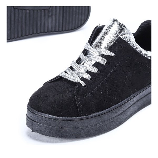 Czarne tenisówki z pomponami Halie - Obuwie