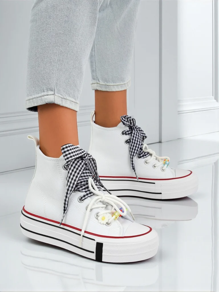 Adidași de damă Callista Bianca – flat alb la modă cu mărgele decorative