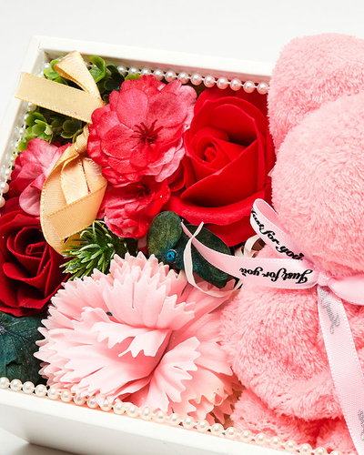 Royalfashion Flowerbox Flori într-o cutie cu un ursuleț de pluș