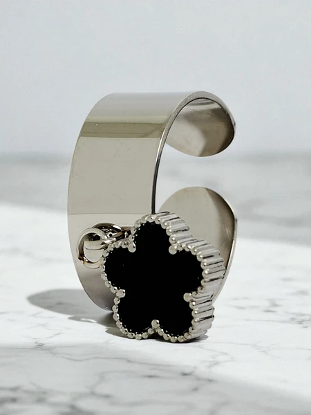 Brățară tip manșetă Dolce Vita cu talismane decorative