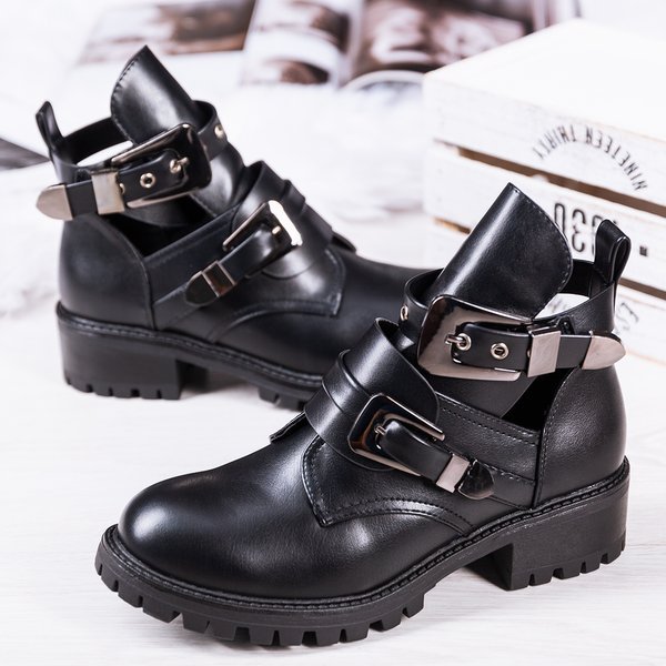 Czarne botki z wycięciem na płaskim obcasie Loca - Obuwie