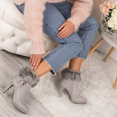 Jasno-szare, kobiece botki na szpilce Vanessa- Obuwie