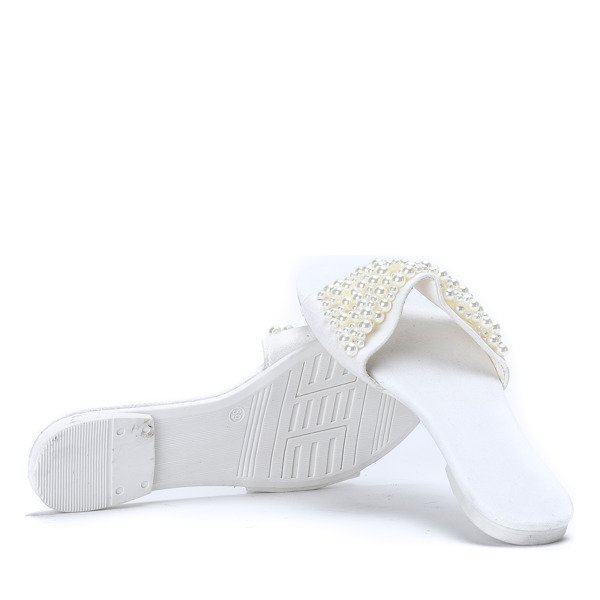 Białe klapki z koralikami Amely - Obuwie