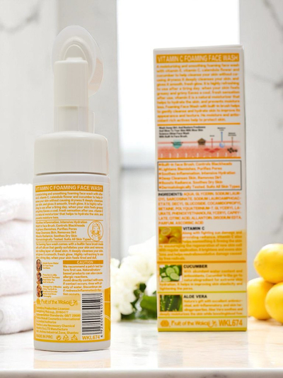 Spumă purificatoare anti-îmbătrânire pentru față cu vitamina C și perie