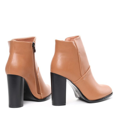 Brązowe botki na słupku Oliviera- Obuwie