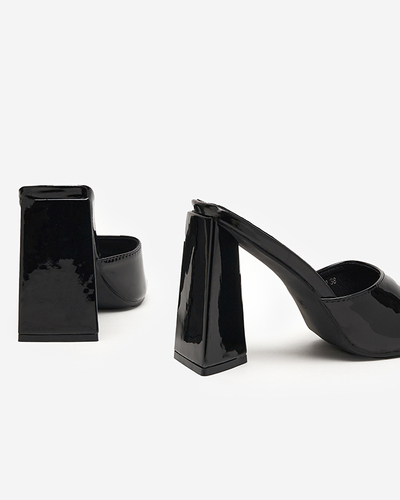 Sandale negre de damă pe un stâlp triunghiular mai înalt Kegita - Încălțăminte