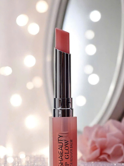 Balsam de buze hidratant în nuanța Powder Pink