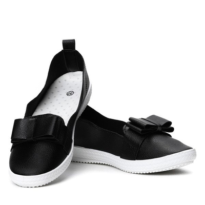 Czarne slip on z kokardką Juna- Obuwie