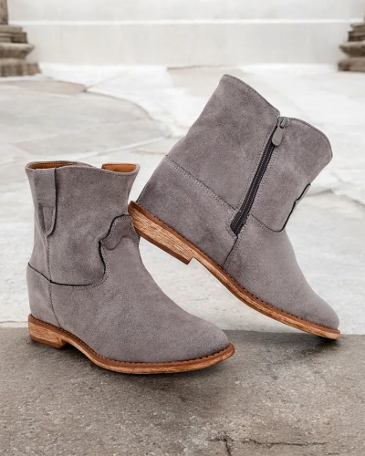 Cizmele de cowboy de la Royalfashion pe un toc acoperit Patorias