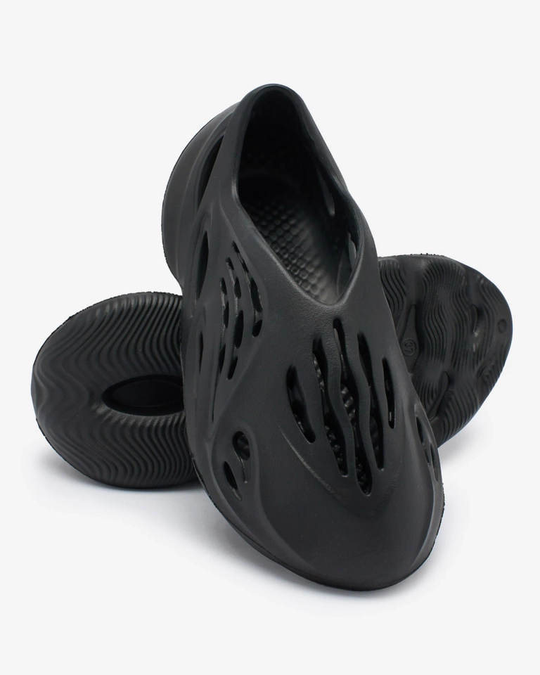 OUTLET Royalfashion Pantofi sport de damă negri cu decupaje Loydi