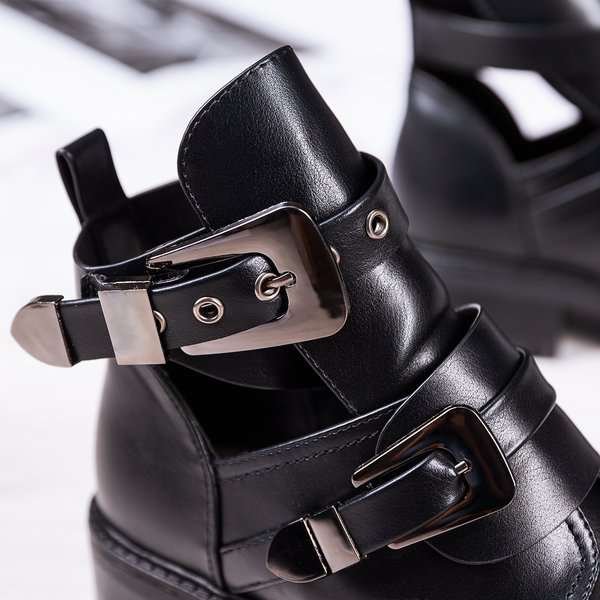 Czarne botki z wycięciem na płaskim obcasie Loca - Obuwie