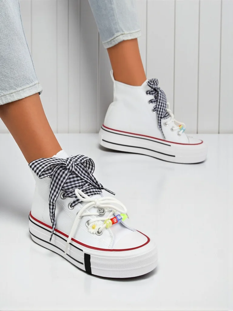 Adidași de damă Callista Bianca – flat alb la modă cu mărgele decorative