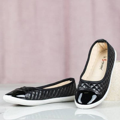 Czarne slip on z pikowaną cholewką Fatima - Obuwie