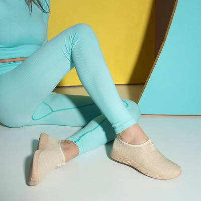 Adidași alunecați de culoare bej pentru femei Smegin - încălțăminte