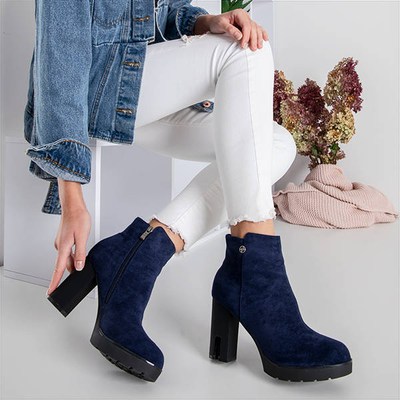 Cizme izolate albastru marin pe un post înalt Madena - Pantofi