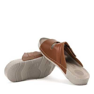 Męskie klapki w kolorze brązowym Federico - Obuwie