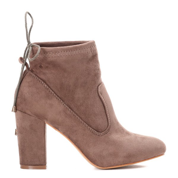 Brązowe botki na słupku Kelly - Obuwie