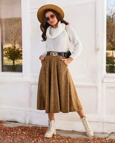 Fusta midi pentru femei Royalfashion. Fusta midi pentru femei, realizată dintr-un material moale. Modelul vine cu o curea. Baza perfectă pentru multe ținute unice! NOTĂ: Precizia măsurătorii (+/-)