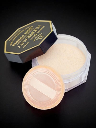 Pudră liberă pentru față cu efect de finisaj natural