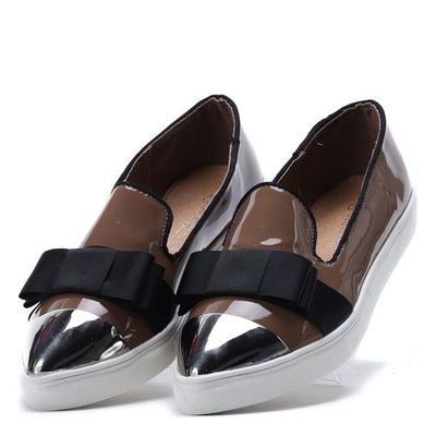 Alunecați-vă cu un deget de la picior lăcuit în Barbara-încălțăminte kaki