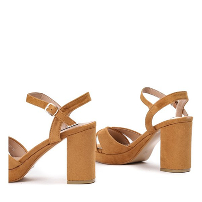 Brązowe sandały na słupku Luisina - Obuwie