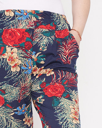 Pantaloni de damă cu model bleumarin și roșu - Îmbrăcăminte