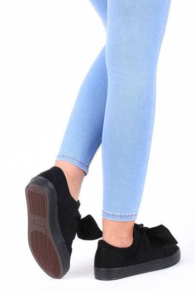 Czarne trampki z kokardą - Obuwie