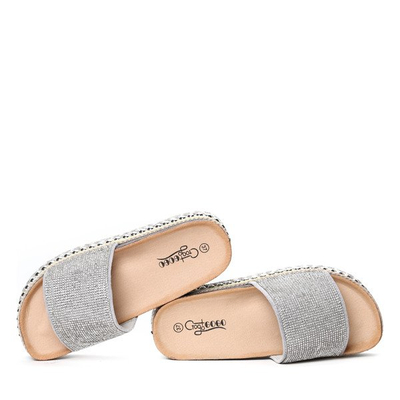 Szare klapki z cyrkoniami na platformie Naomie- Obuwie