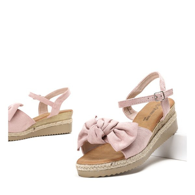 Różowe sandały z kokardką na niskiej koturnie Moca - Obuwie