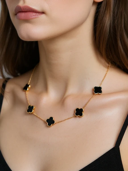 Colier Aurelia Clavis cu sidef în montură aurie – eleganță stilată