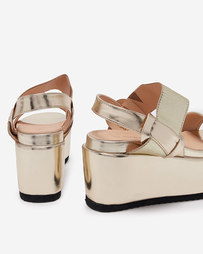 Sandale de damă aurii din piele ecologică pe platforma Kosall-Footwear