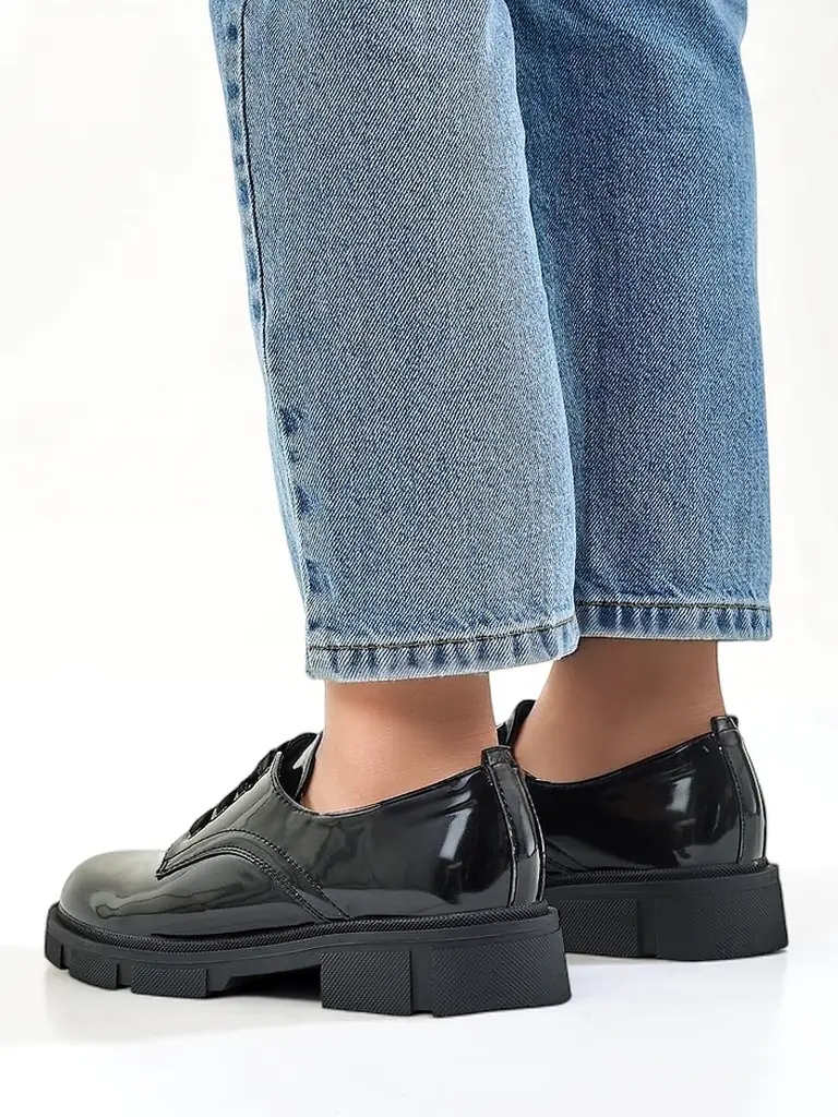 Royalfashion Pantofi din piele lacuită pentru femei Omey