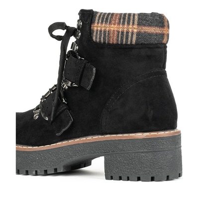 Czarne botki na płaskim obcasie Letitia - Obuwie