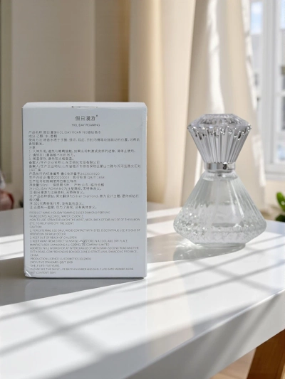 Aurelia Silver Diamond – Perfume pa hende muhé 50ml ku un boter úniko
