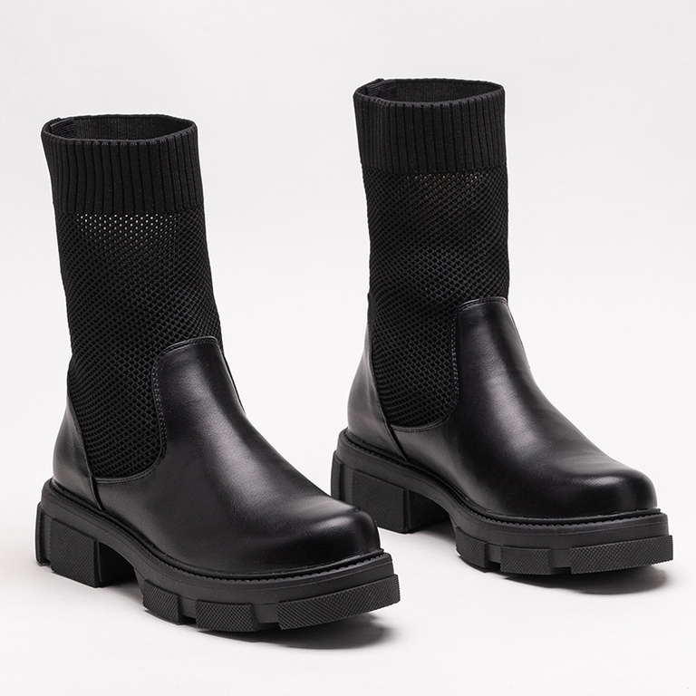 Botine de dama negre ajurate de la Roibu - Pantofi