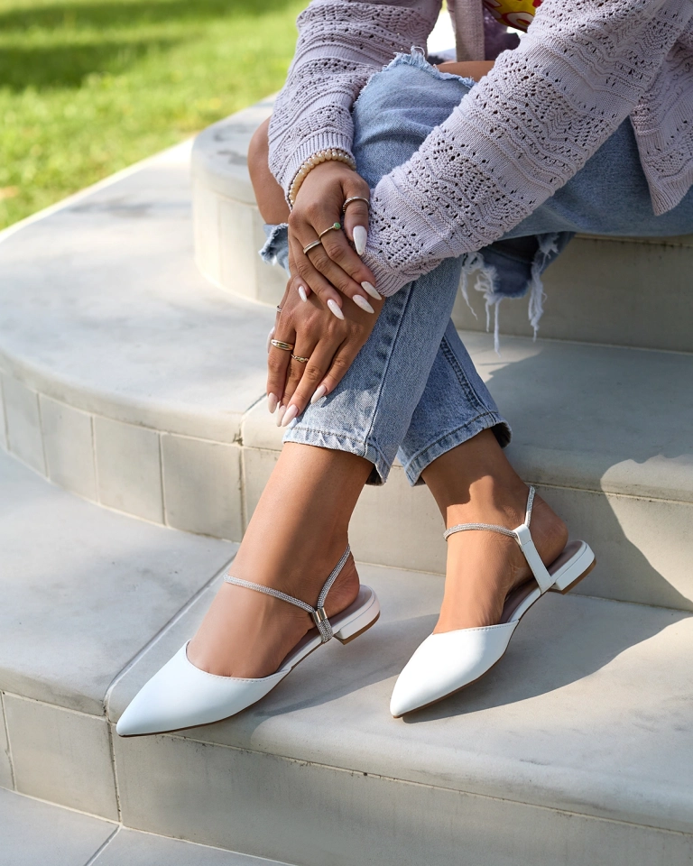 Royalfashion White Sandale cu toc plat pentru femei cu talpă strălucitoare împodobită