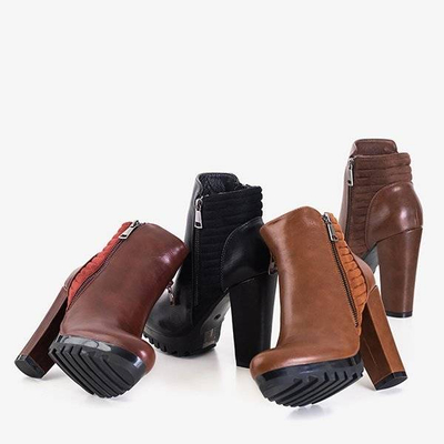 OUTLET Cizme negre de damă pe un stâlp cu fermoar decorativ Santiago - Încălțăminte