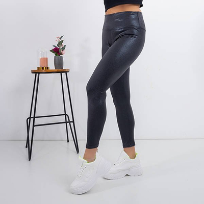 Drumeții negri cu ornamente strălucitoare - Îmbrăcăminte