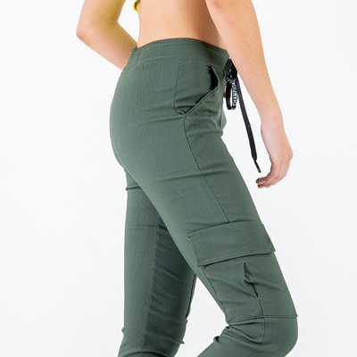 Pantaloni cargo de culoare verde închis pentru femei, cu buzunare - Îmbrăcăminte