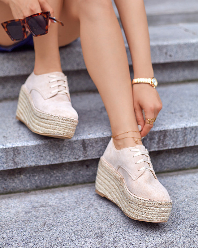 OUTLET Pantofi bej cu pană Jakaia- Încălțăminte