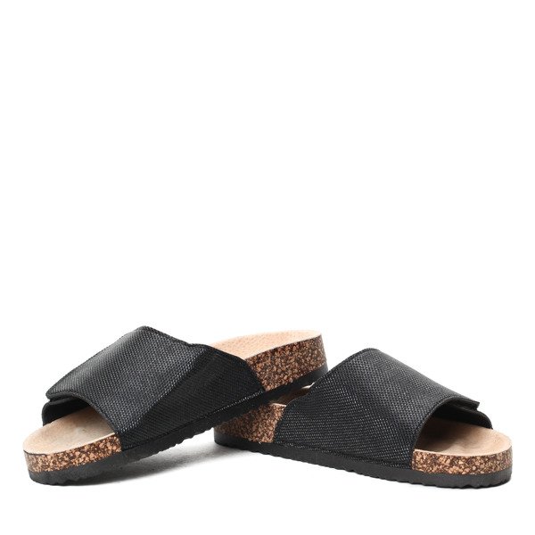 Czarne klapki na rzepy z eko skóry Lindsey- Obuwie