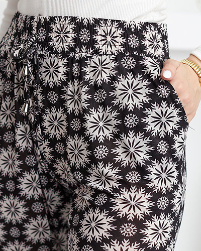 Pantaloni din țesătură cu model alb-negru pentru femei - Îmbrăcăminte