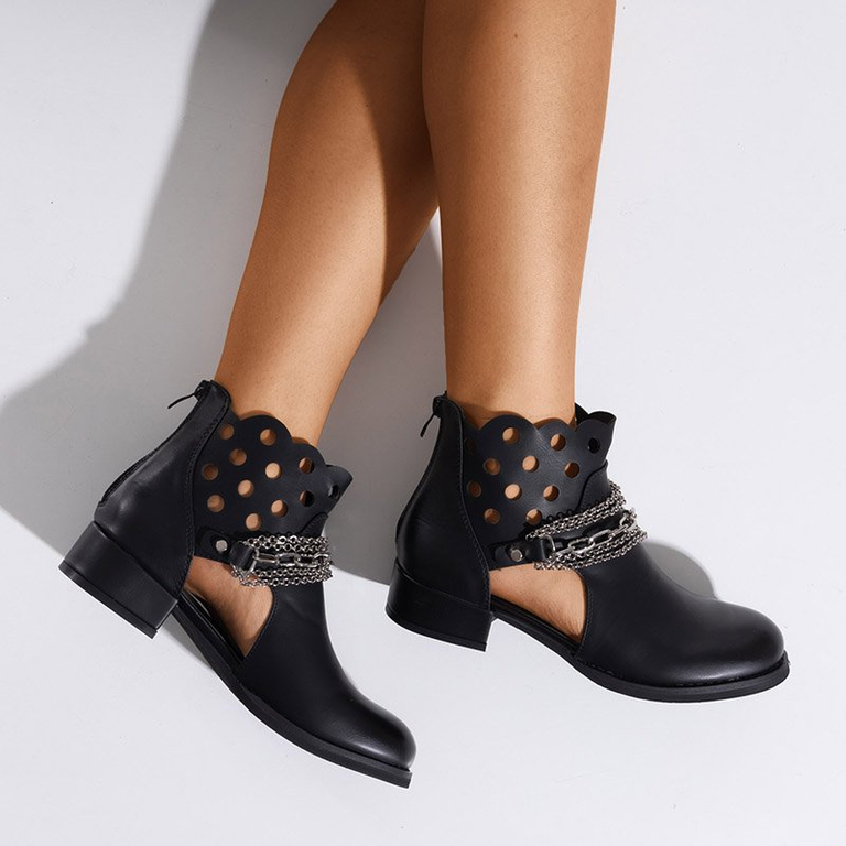 Ghete negre cu decupaje și lanțuri argintii Tierra - Încălțăminte