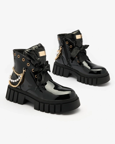 Royalfashion Cizme izolate lăcuite de damă, de culoare neagră Dahaff