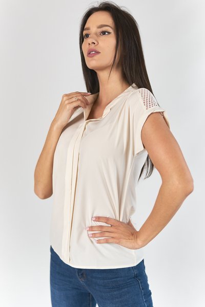 Beżowa bluzka z ażurową wstawką - Odzież